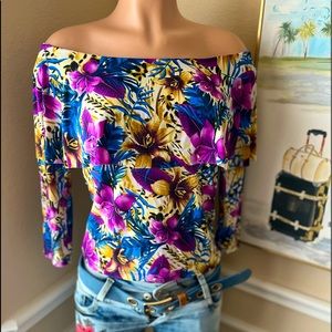 🌸BEAUTIFUL COLOMBIAN FLORAL TOP🌸
